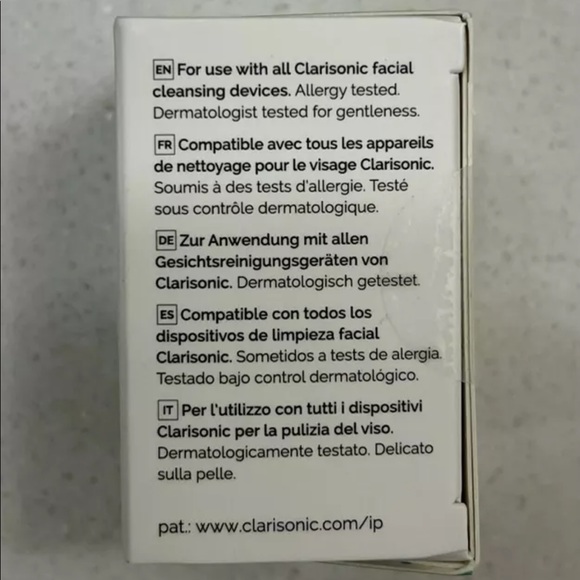 ❤️ Clarisonic Charcoal Cleansing Brush Head New in Box - Picture 3 of 9